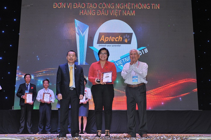 Chúc mừng Aptech đạt giải thưởng Vietnam’s Top Information Technology Training Organization