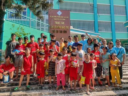 Hoạt động từ thiện tại Trung tâm Nuôi dưỡng Bảo trợ Trẻ em Tam Bình