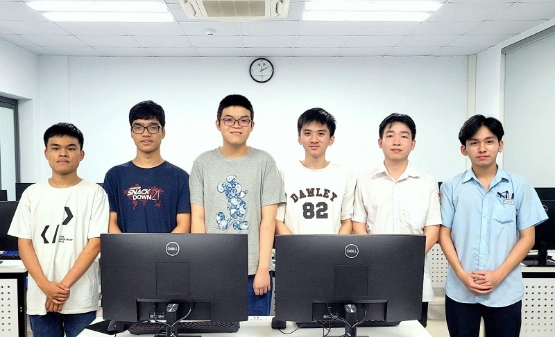Cả 6 học sinh Việt Nam vang danh tại Olympic Tin học châu Á