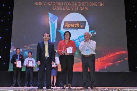 Chúc mừng Aptech vừa đạt danh hiệu "Đơn vị đào tạo CNTT hàng đầu Việt Nam" tại “Vietnam’s Top Information Technology Training Organization"