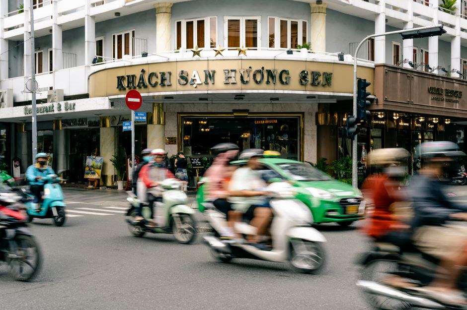 PropTech Ngành Khách Sạn: Hệ Thống Khóa Khách Sạn Kết Nối Với Phần Mềm Quản Lý Ra Sao
