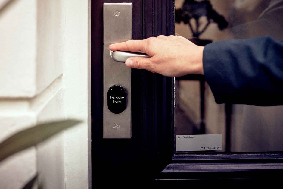 Dân IT Tự Động Hóa Phòng Trọ: Bắt Đầu Từ Đâu Với Khóa Cửa Thông Minh?